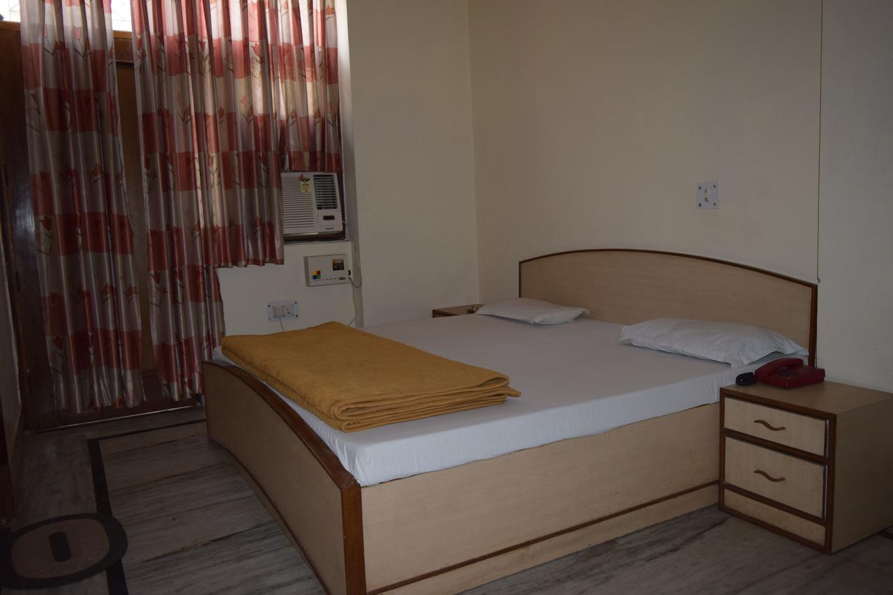 Hotel Raj Palace Risikés Kültér fotó