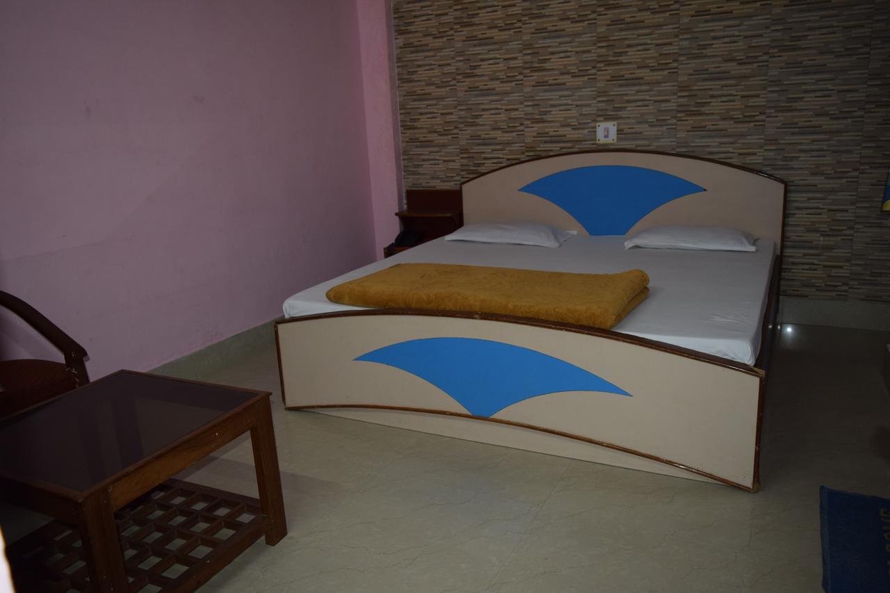 Hotel Raj Palace Risikés Kültér fotó