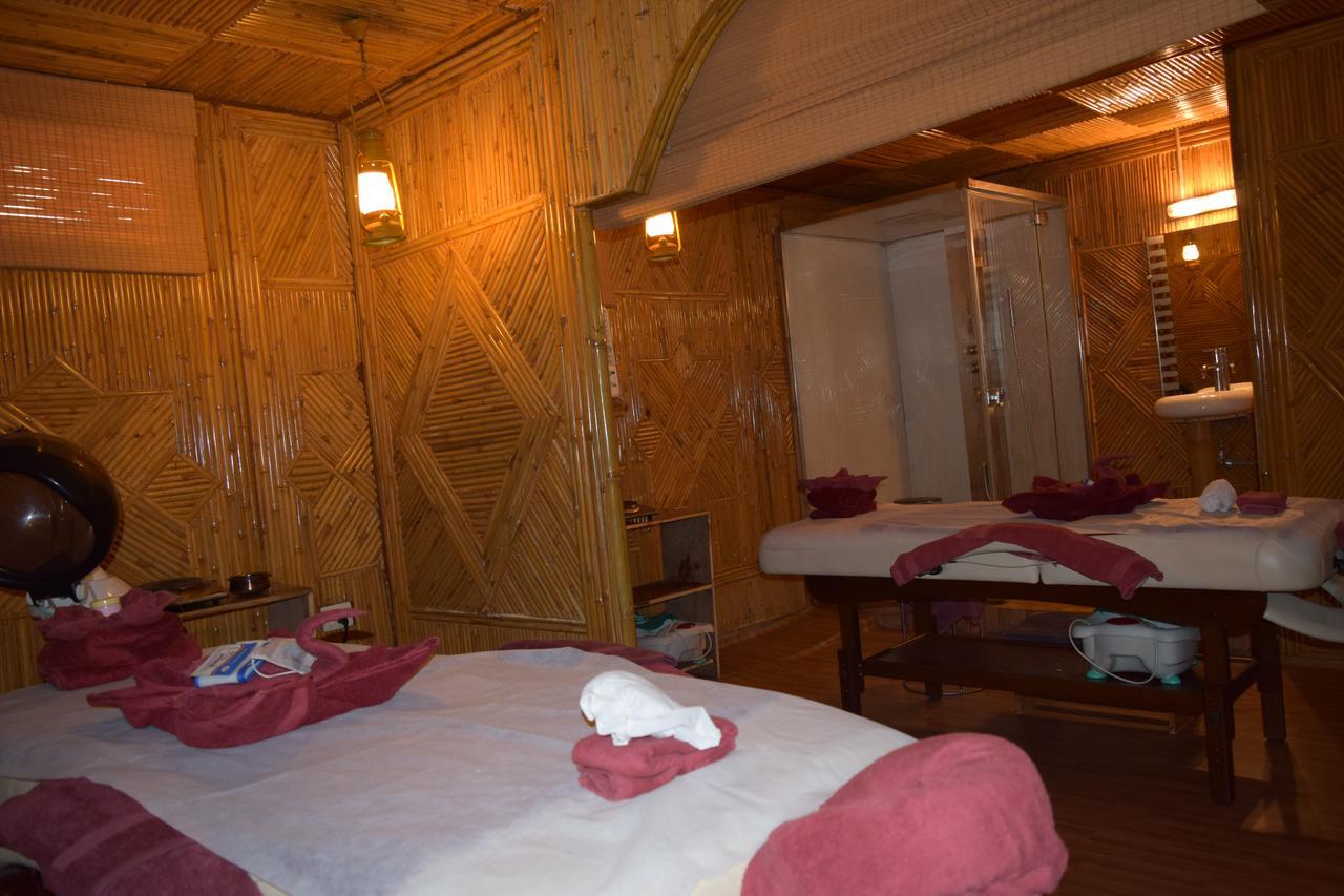 Hotel Raj Palace Risikés Kültér fotó