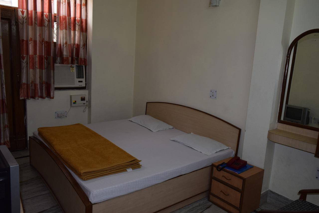 Hotel Raj Palace Risikés Kültér fotó