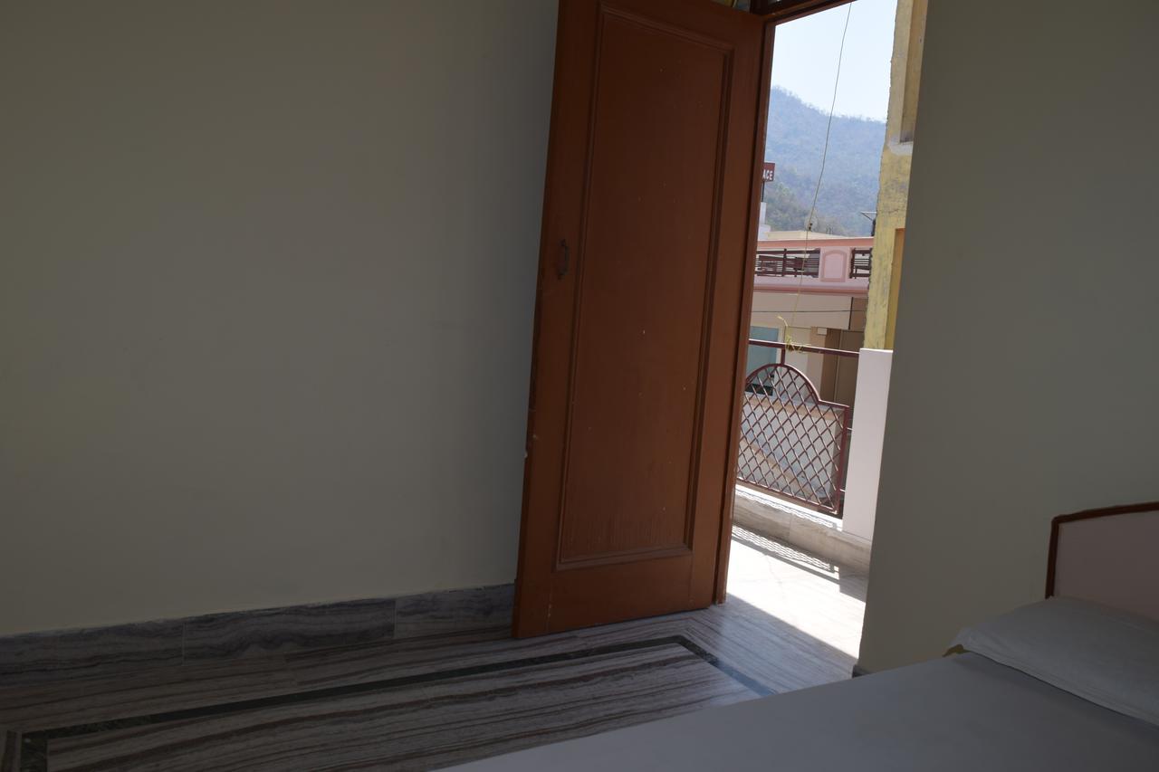 Hotel Raj Palace Risikés Kültér fotó